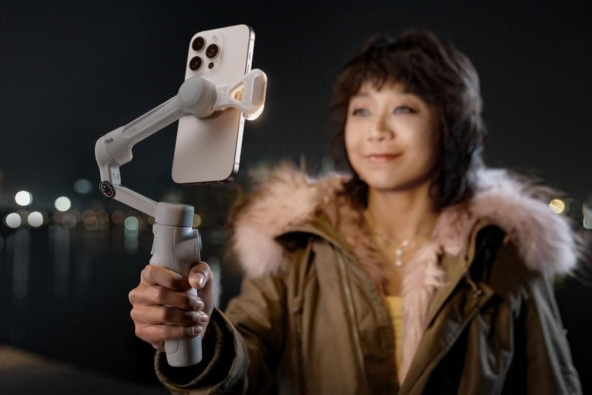 Insta360 Flow 2 AI Tracker Bundle Mobile Gimbal  - Unboxed_Stone Gray_Top_87427